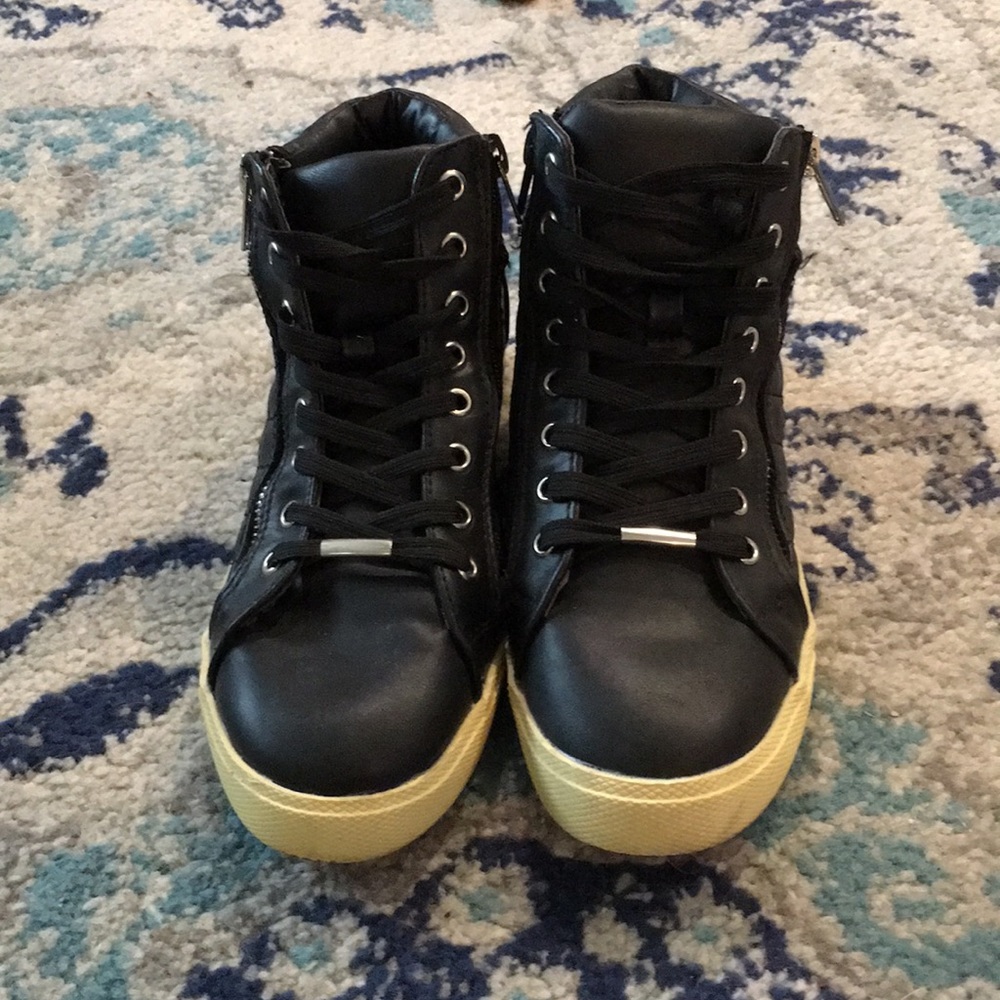 Steve Madden black high tops with side zippers
